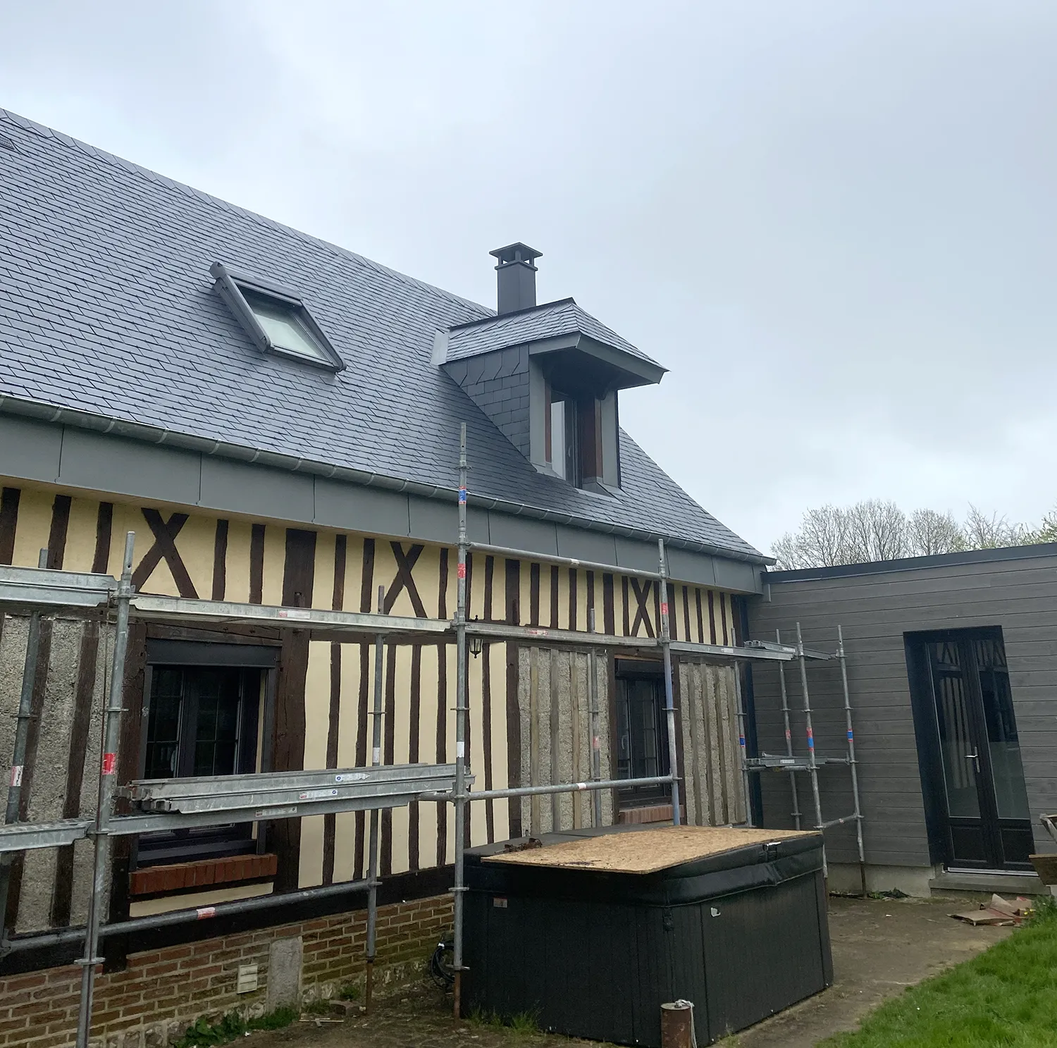 SAS Willy Roussel - Restauration de toitures ardoise zinc tuiles bac acier...